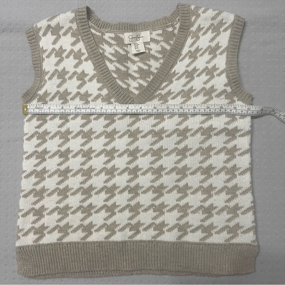 Jessica Simpson Sweater Vest - Picture 3 of 9